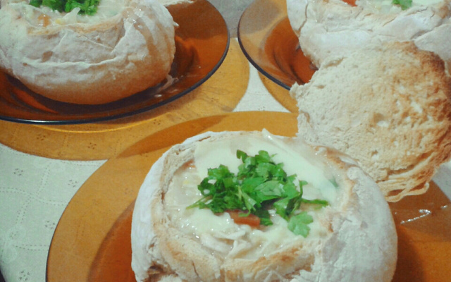 Sopa de milho no pão