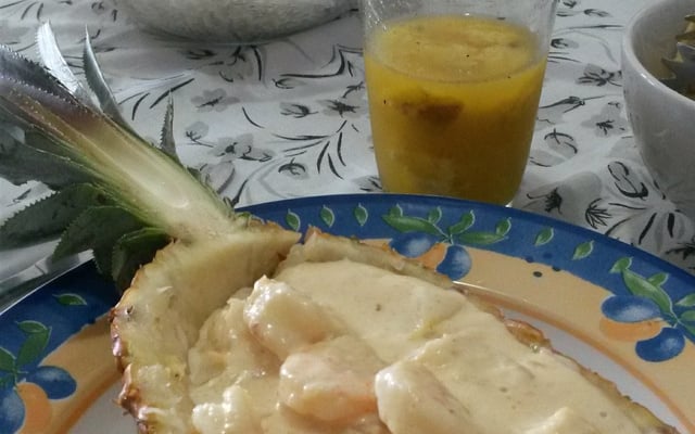 Camarão no abacaxi