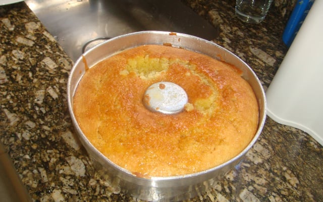 Bolo úmido de laranja