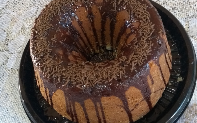 Bolo de chocolate com cobertura