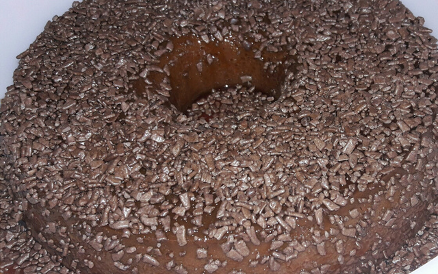 Bolo com pudim de chocolate