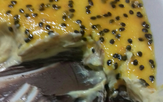 Mousse de maracujá com chocolate