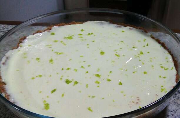 Torta de limão (simples, fácil, rápida e sem ir ao forno)