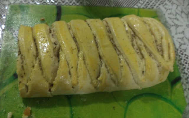 Pizza enrolada com recheio misto