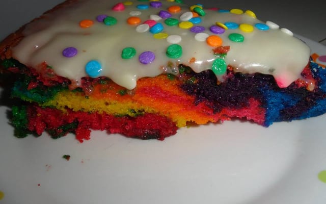 Bolo arco-íris