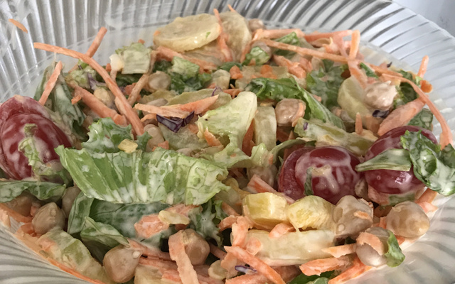 Salada de grão-de-bico e abobrinha