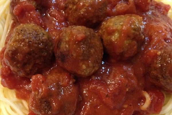 Espaguete com almôndegas