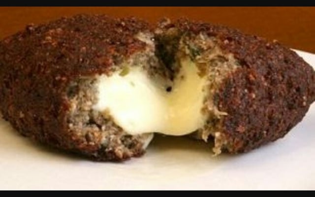 Quibe de forno com recheio de catupiry