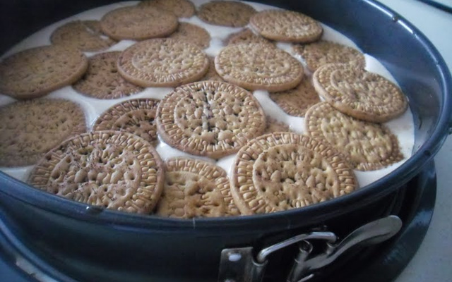 Bolo bolacha maria de caramelo