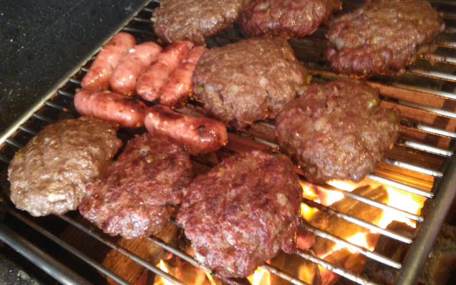Hambúrguer caseiro para churrasco