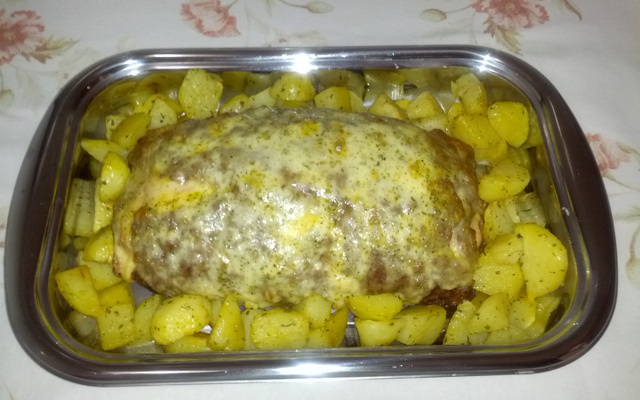 Rocambole de carne moída