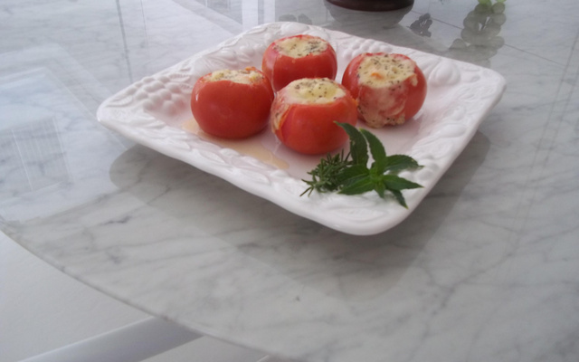 Tomates recheados com legumes