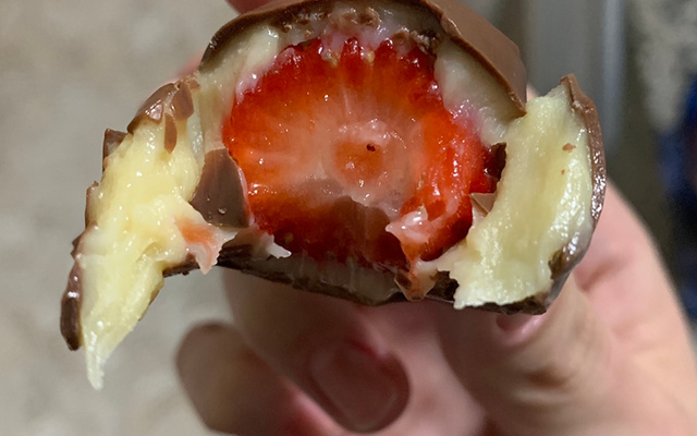 Bombom de leite ninho com morango