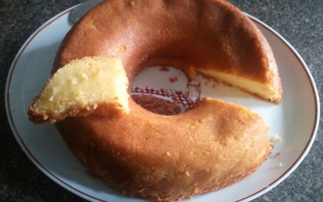 Bolo de milharina cremoso