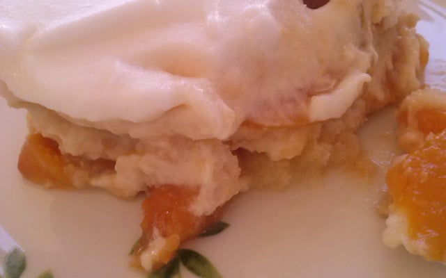 Pavê de pêssego com bolacha de champanhe