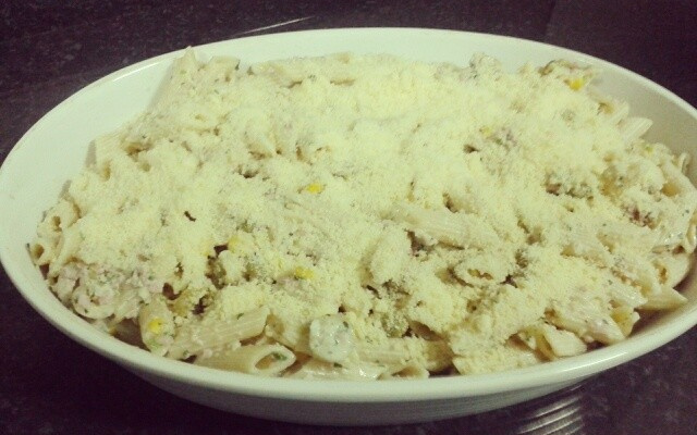 Macarrão com molho branco (rápido e fácil)