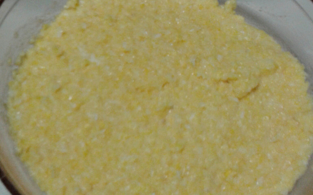 Bolo de cuscuz com coco