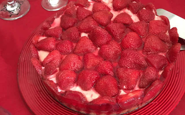 Torta espelhada de morango