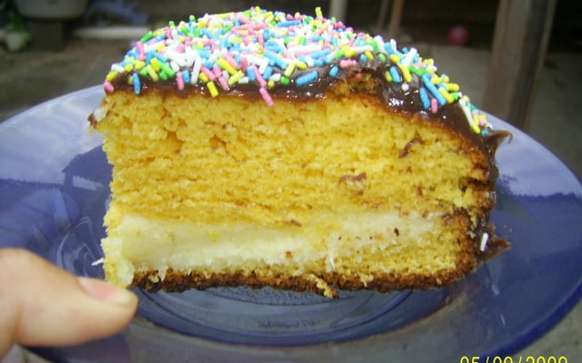 Bolo de cenoura recheado