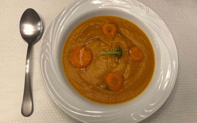 Sopa fria de cenoura com gengibre