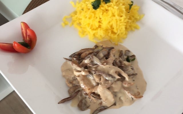 Frango com shimeji e requeijão