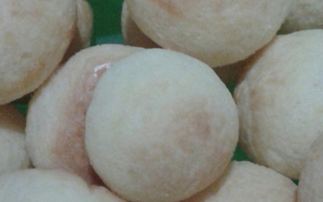 Pão de queijo caseiro sem amassar com a mão