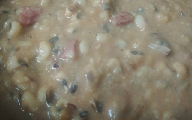 Feijão branco com calabresa