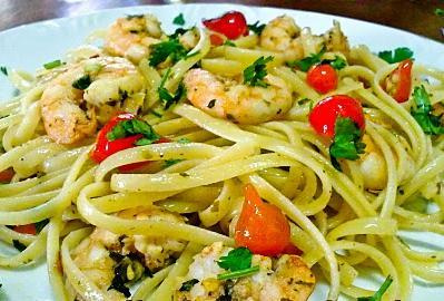 Bavette com Camarões, Pimenta Biquinho e Coentro