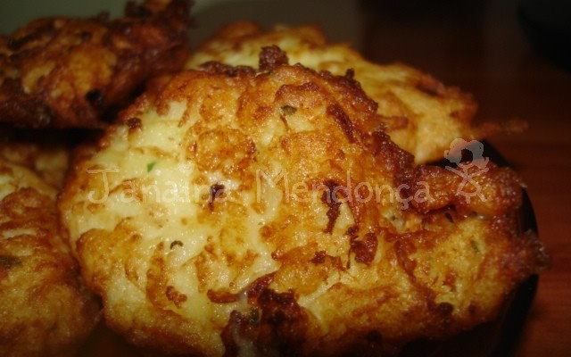 Bolinhos de batata e cebola