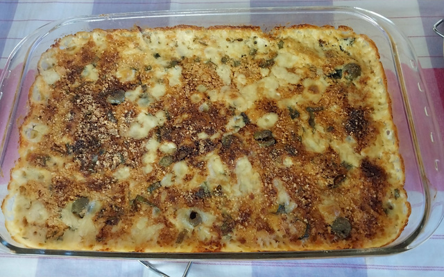 Concha de batata rostie com bacalhau gratinado