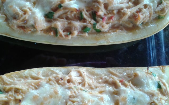 Abobrinha recheada com frango (Zapalito)