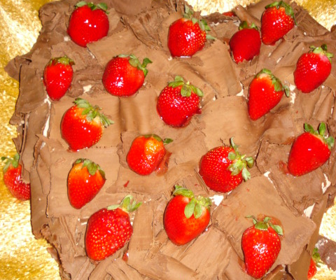 Bolo floresta negra de morango