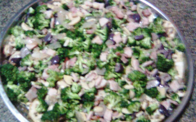 Pizza de brócolis com massa de berinjela