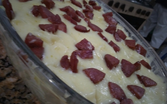 Espaguete ao molho branco com filé de frango