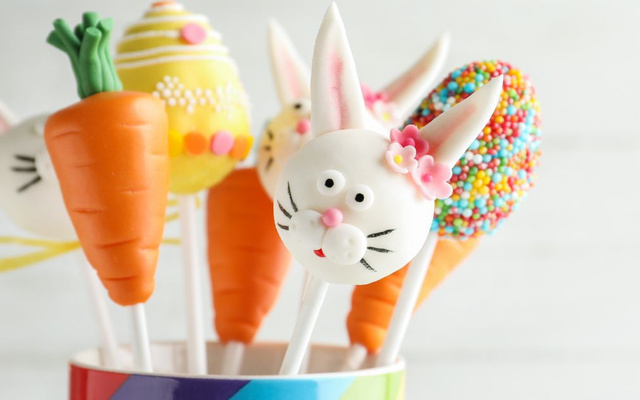 Cake pop de bolo de cenoura