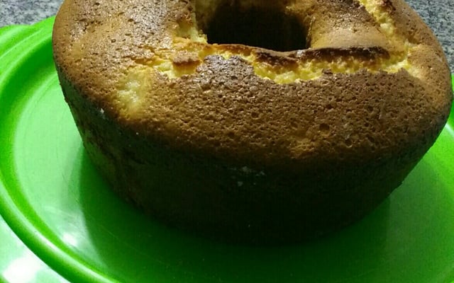 Bolo de abacaxi com coco