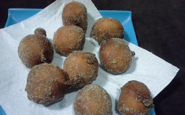Bolinho frito de leite condensado