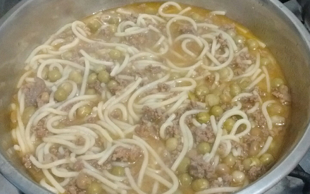 Sopa de carne moída com legumes