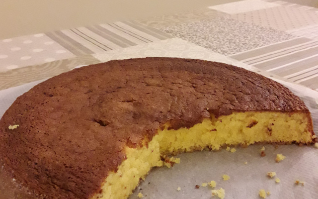 Bolo de fubá com laranja