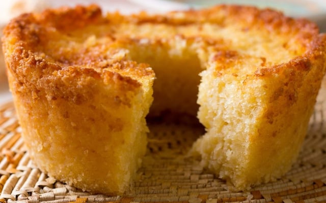 Bolo de mandioca sem glúten e lactose douradinho