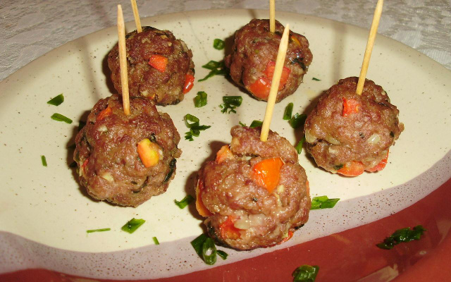 Bolinho de carne moída assado