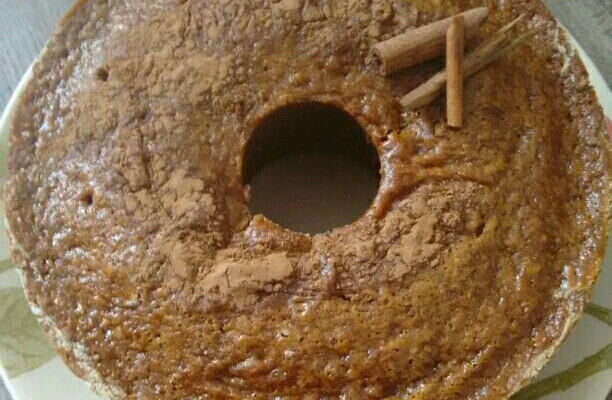 Bolo de rapadura com aveia e maçã