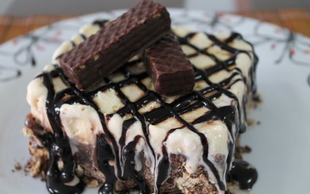 Torta de bis com sorvete