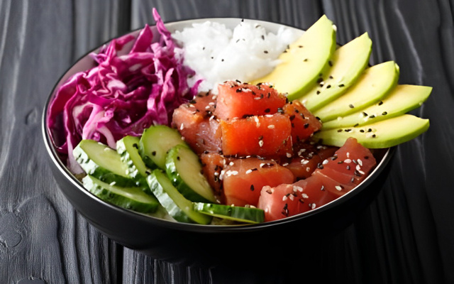 Poke de atum com repolho roxo