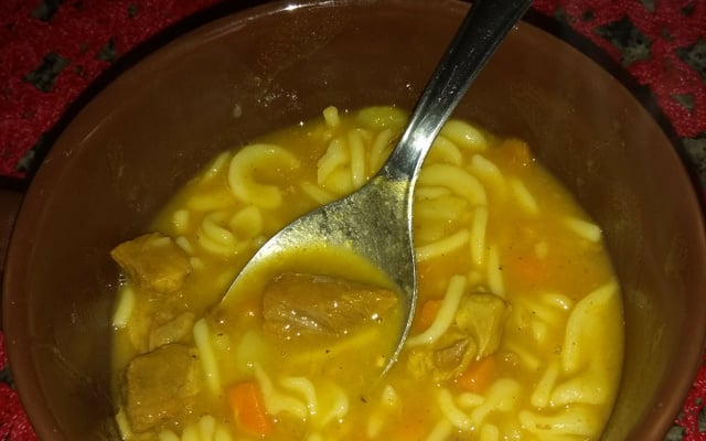 Sopa fácil de jabá (charque)