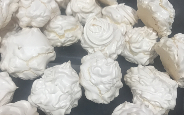 Suspiro com creme por dentro