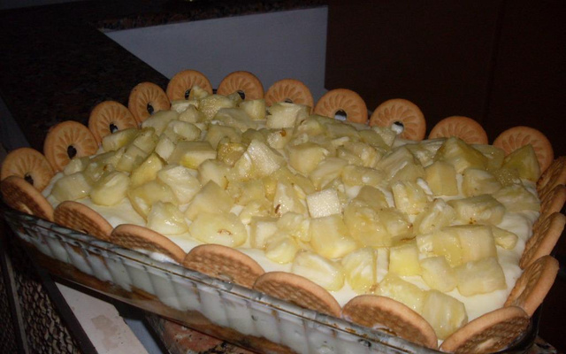 Torta de biscoitos com abacaxi