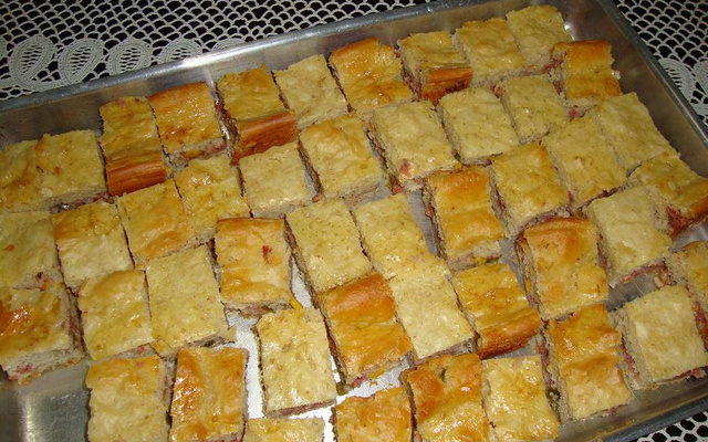 Pão de assadeira recheado com kitut