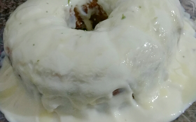 Bolo com mousse de limão