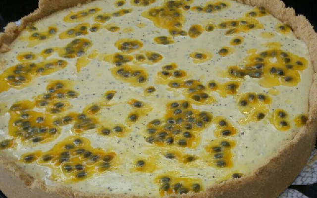 Torta fácil de brigadeiro com maracujá